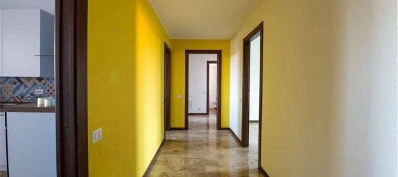 Квартира с 5 комнатами в Варесе, Италия № 331001 18