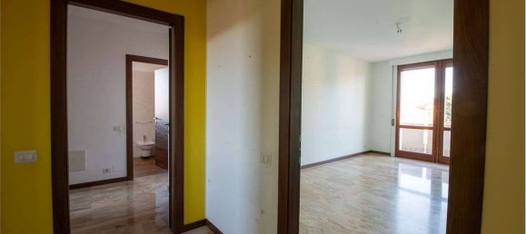 Квартира с 5 комнатами в Варесе, Италия № 331001 7