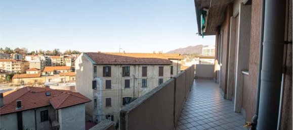 Квартира с 5 комнатами в Варесе, Италия № 331001 4