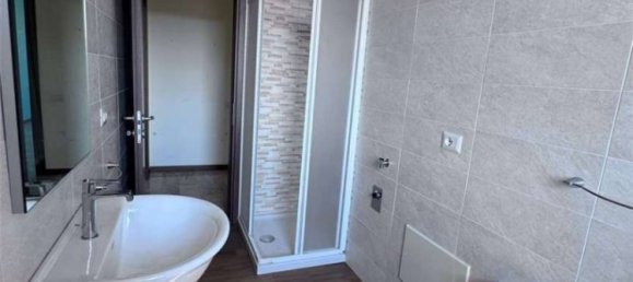 Квартира с 5 комнатами в Варесе, Италия № 331001 17