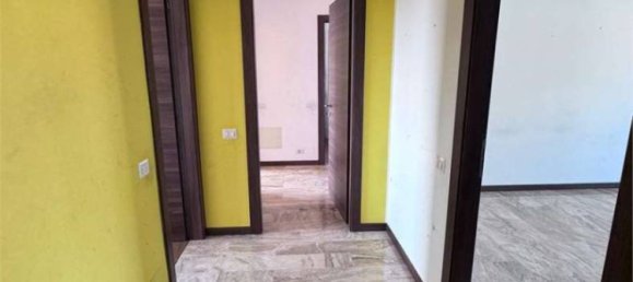 Квартира с 5 комнатами в Варесе, Италия № 331001 5