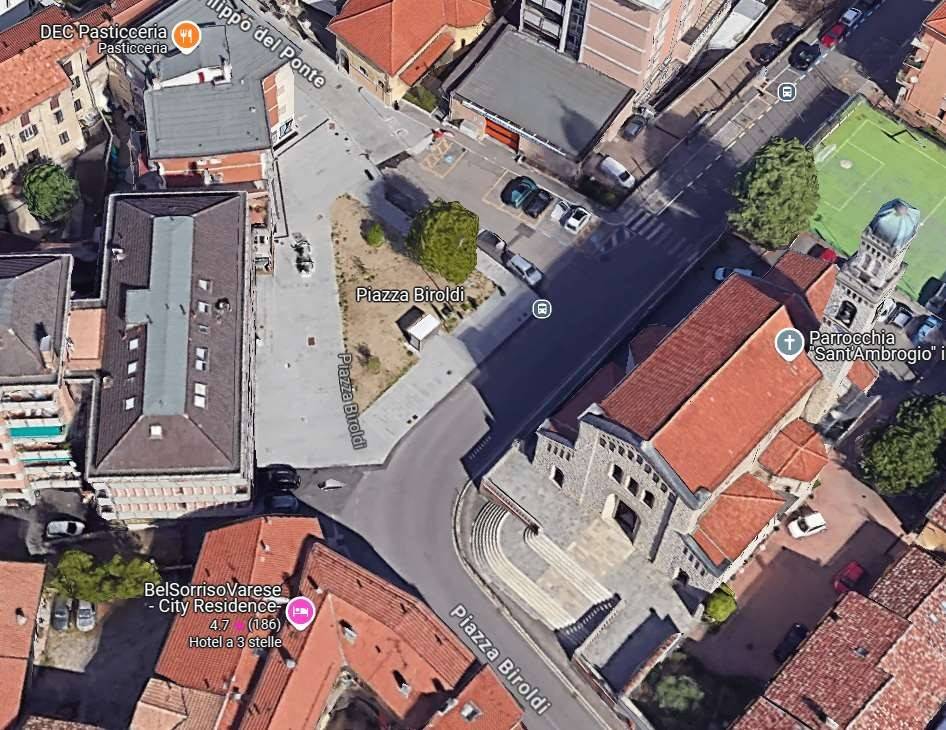 Квартира с 5 комнатами в Варесе, Италия № 331001