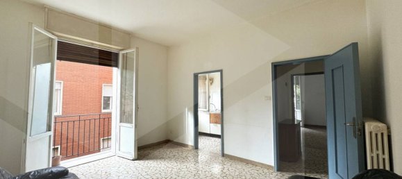 3 rooms Apartment in Casalecchio di Reno, Italy No. 28895 4