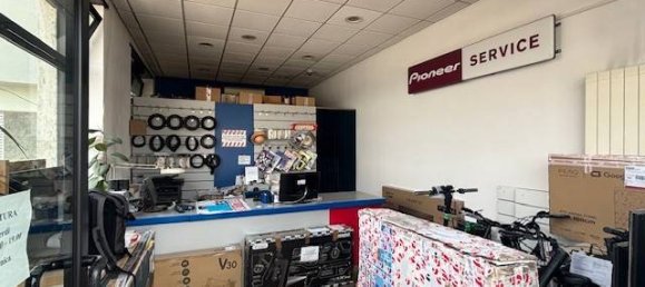 4 rooms Commercial property in Turin, Italy No. 302783 11