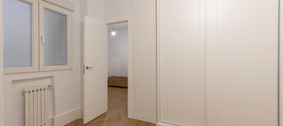 5 bedrooms Apartment in Granada, Spain No. 77319 9