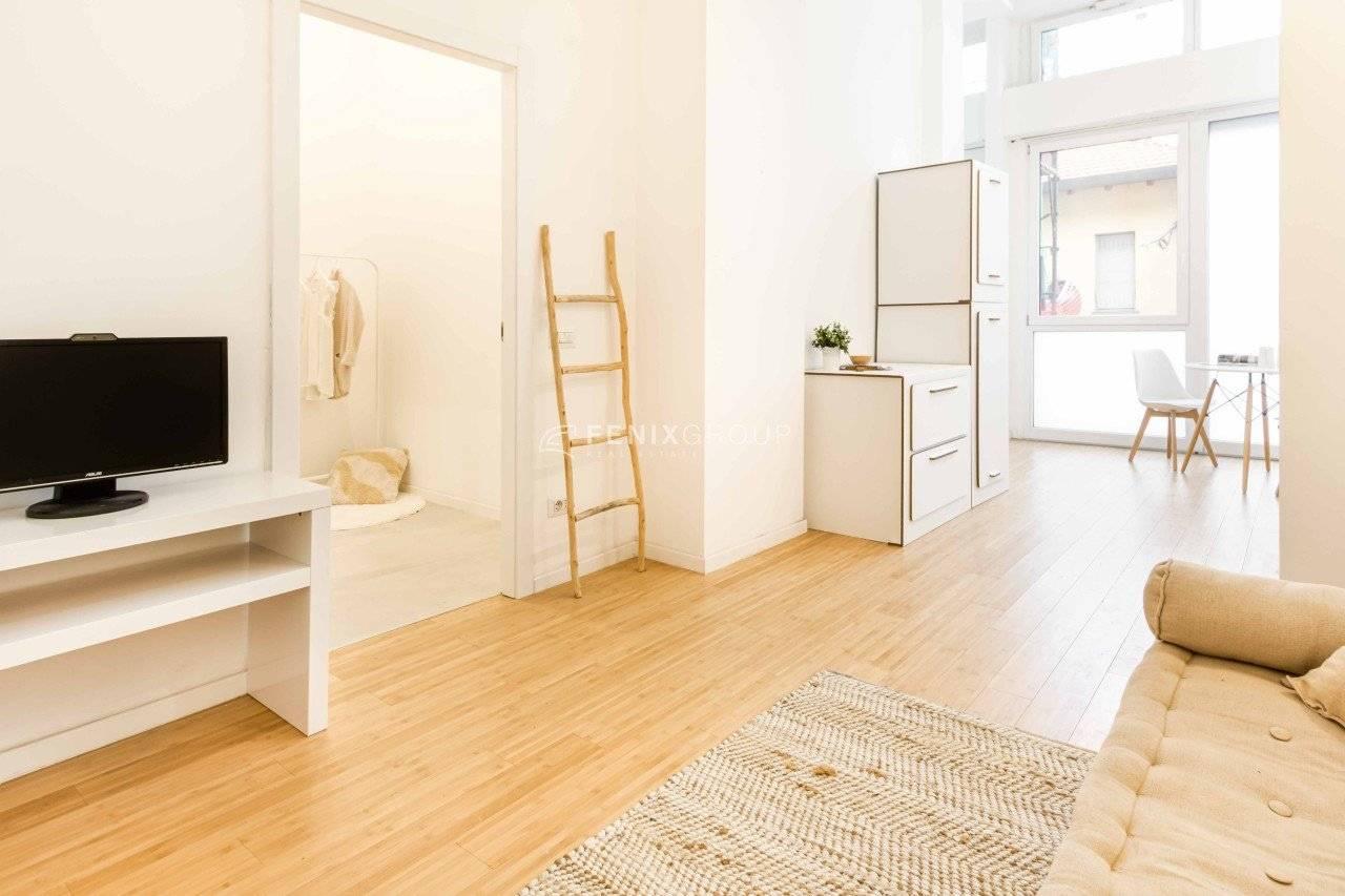 2-salle Appartement à Milan, Italy No. 242490