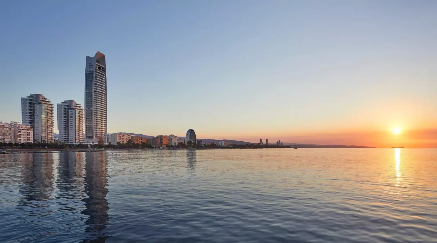 Квартира с 3 спальнями в Лимассол, Кипр № 3726