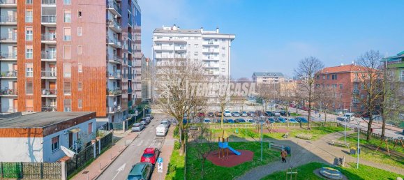 3-salle Appartement à San Donato Milanese, Italy No. 232401 19