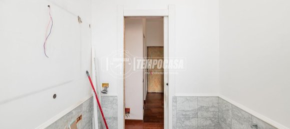 3-salle Appartement à San Donato Milanese, Italy No. 232401 15