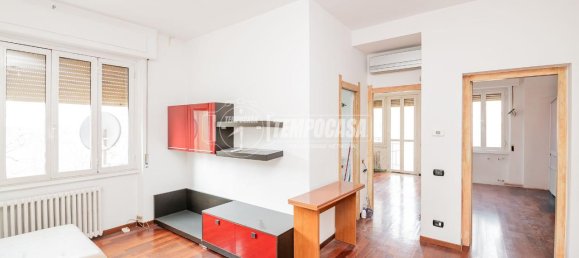3-salle Appartement à San Donato Milanese, Italy No. 232401 4