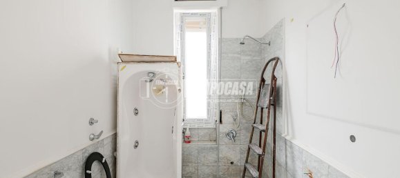 3-salle Appartement à San Donato Milanese, Italy No. 232401 14