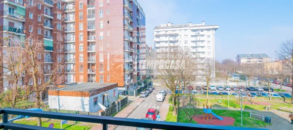 3-salle Appartement à San Donato Milanese, Italy No. 232401 16