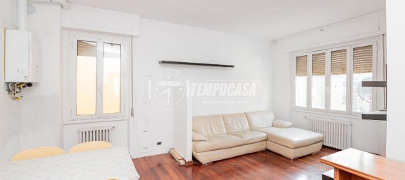 3-salle Appartement à San Donato Milanese, Italy No. 232401 2