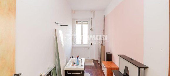 3-salle Appartement à San Donato Milanese, Italy No. 232401 12