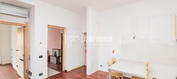 3-salle Appartement à San Donato Milanese, Italy No. 232401 5