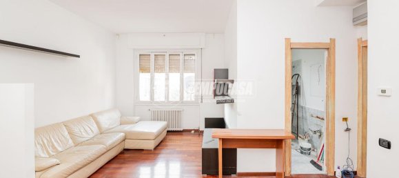 3-salle Appartement à San Donato Milanese, Italy No. 232401 3