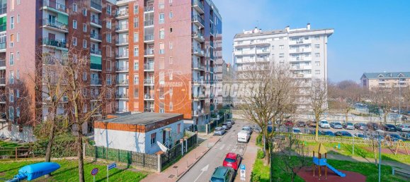 3-salle Appartement à San Donato Milanese, Italy No. 232401 18