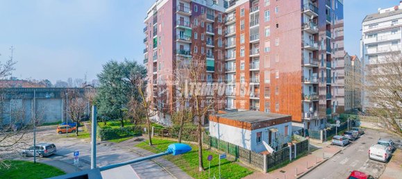 3-salle Appartement à San Donato Milanese, Italy No. 232401 17