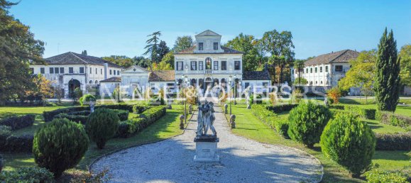 34 bedrooms Villa in San Biagio di Callalta, Italy No. 127368 2