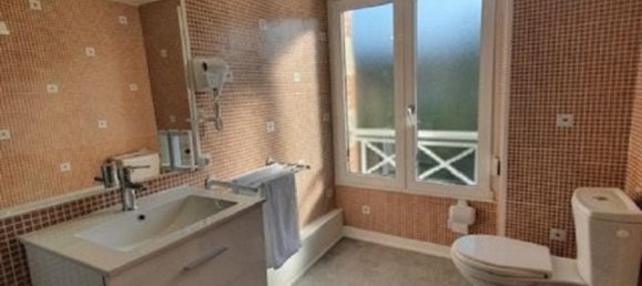 8 bedrooms House in Josselin, France No. 55237 17