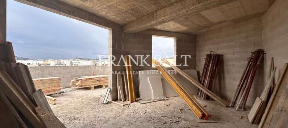 2 bedrooms Penthouse in Mosta, Malta No. 2458 3