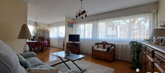 3 rooms Apartment in Chartres, France No. 42420 3