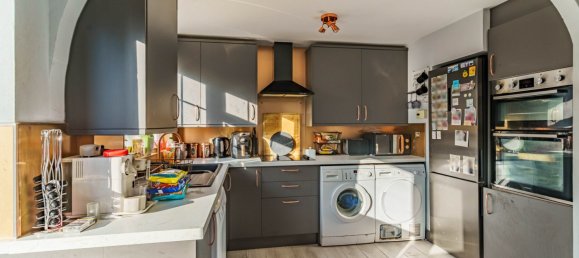 3 Schlafzimmer Haus in Horley, United Kingdom, Nr. 2196 8