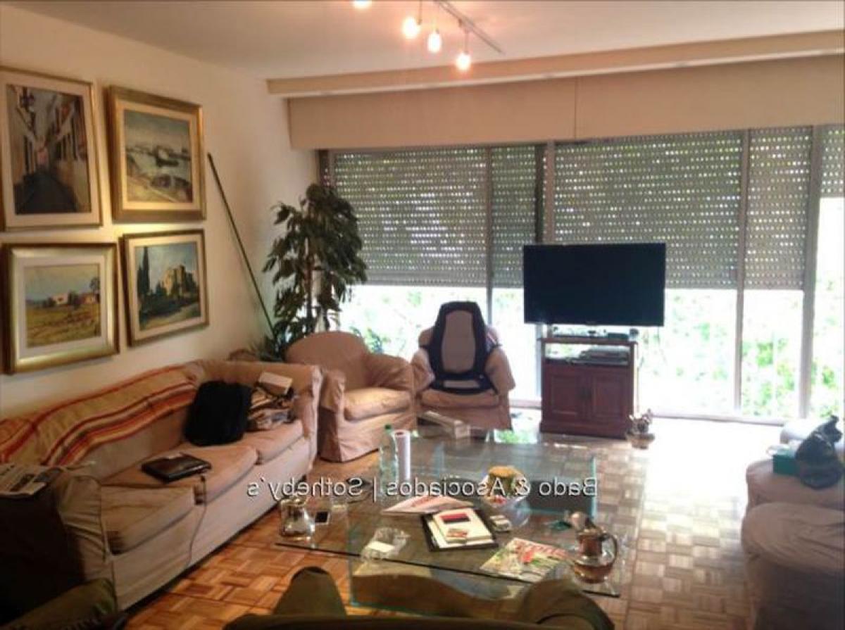 4 bedrooms Apartment in Montevideo, Uruguay No. 9394