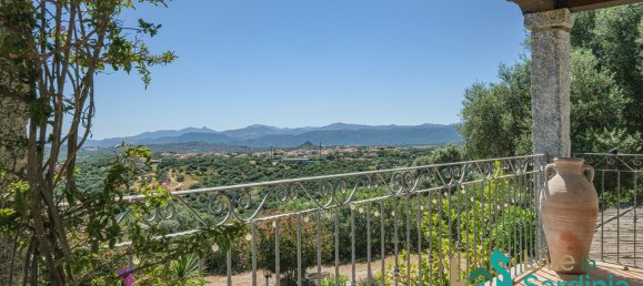 5 bedrooms Villa in Telti, Italy No. 340773 2