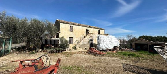 3 Schlafzimmer Haus in Mosciano Sant'Angelo, Italy, Nr. 149598 4