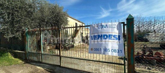 3 Schlafzimmer Haus in Mosciano Sant'Angelo, Italy, Nr. 149598 3