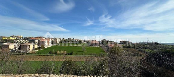 3 Schlafzimmer Haus in Mosciano Sant'Angelo, Italy, Nr. 149598 2