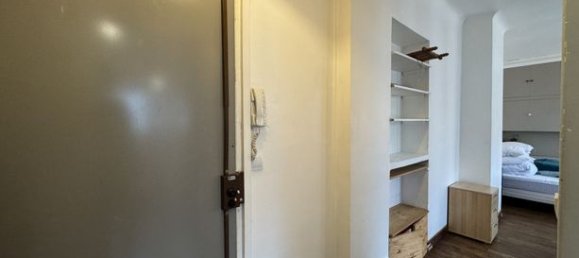 Studio in Paris, France No. 312533 8