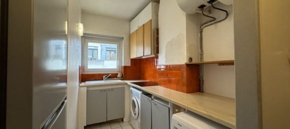 Studio in Paris, France No. 312533 4