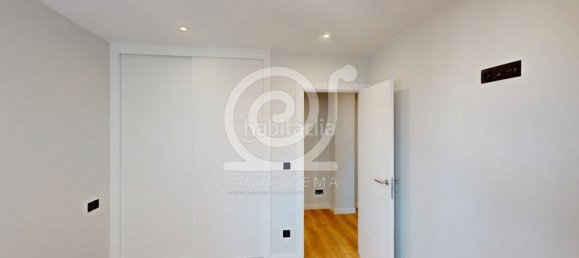 Apartamento de 3 dormitorios en La Coruña, Spain No. 137186 3