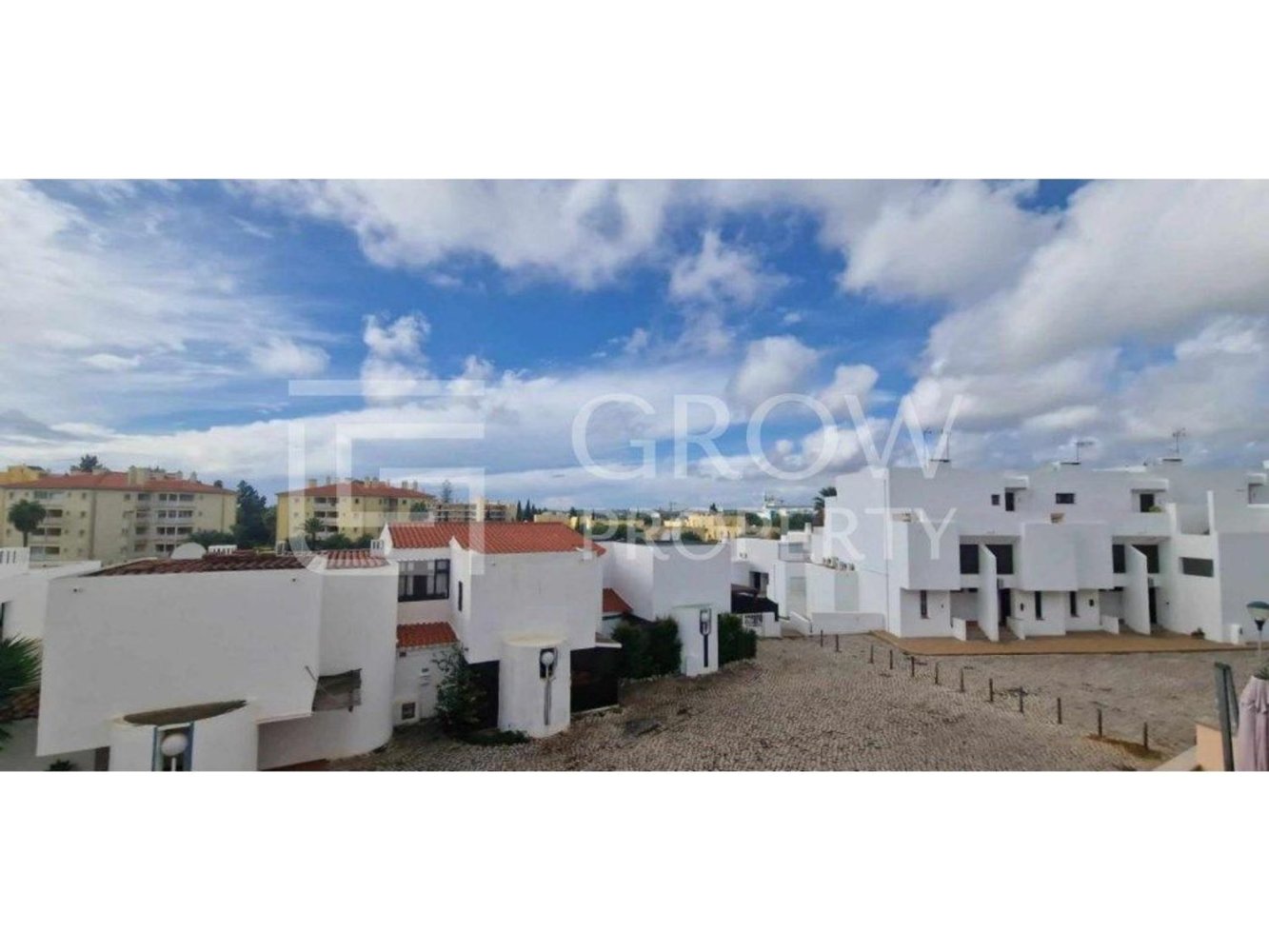 3 bedrooms House in Quarteira, Portugal No. 156946