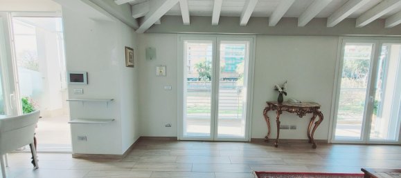 4-salle Appartement à San Bartolomeo al Mare, Italy No. 36591 45