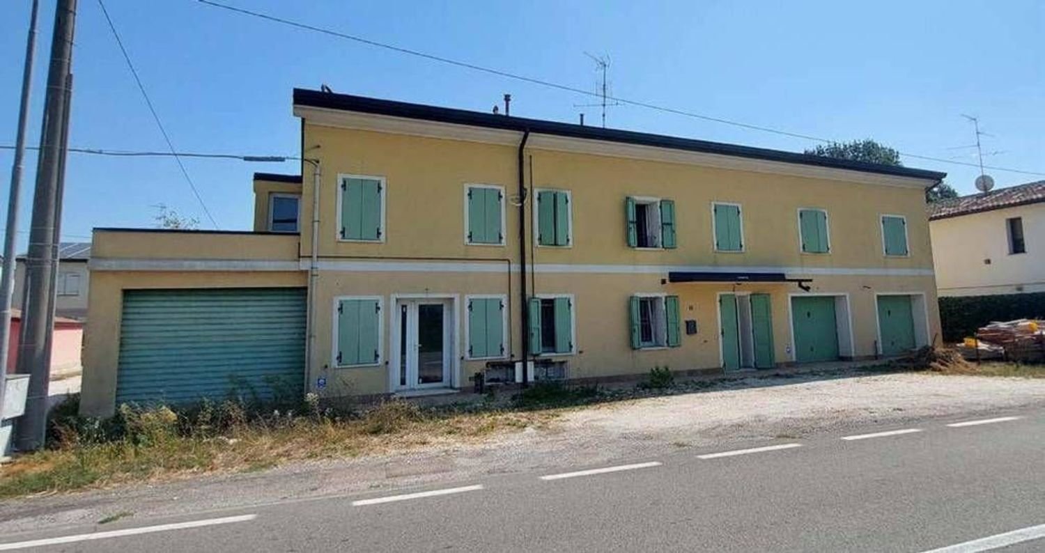Apartamento de 3 divisões em Concordia sulla Secchia, Italy N.º 193945