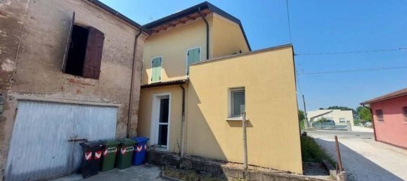 Apartamento de 3 divisões em Concordia sulla Secchia, Italy N.º 193945 13
