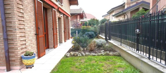5-Zimmer Haus in Paderno Dugnano, Italy, Nr. 34098 2