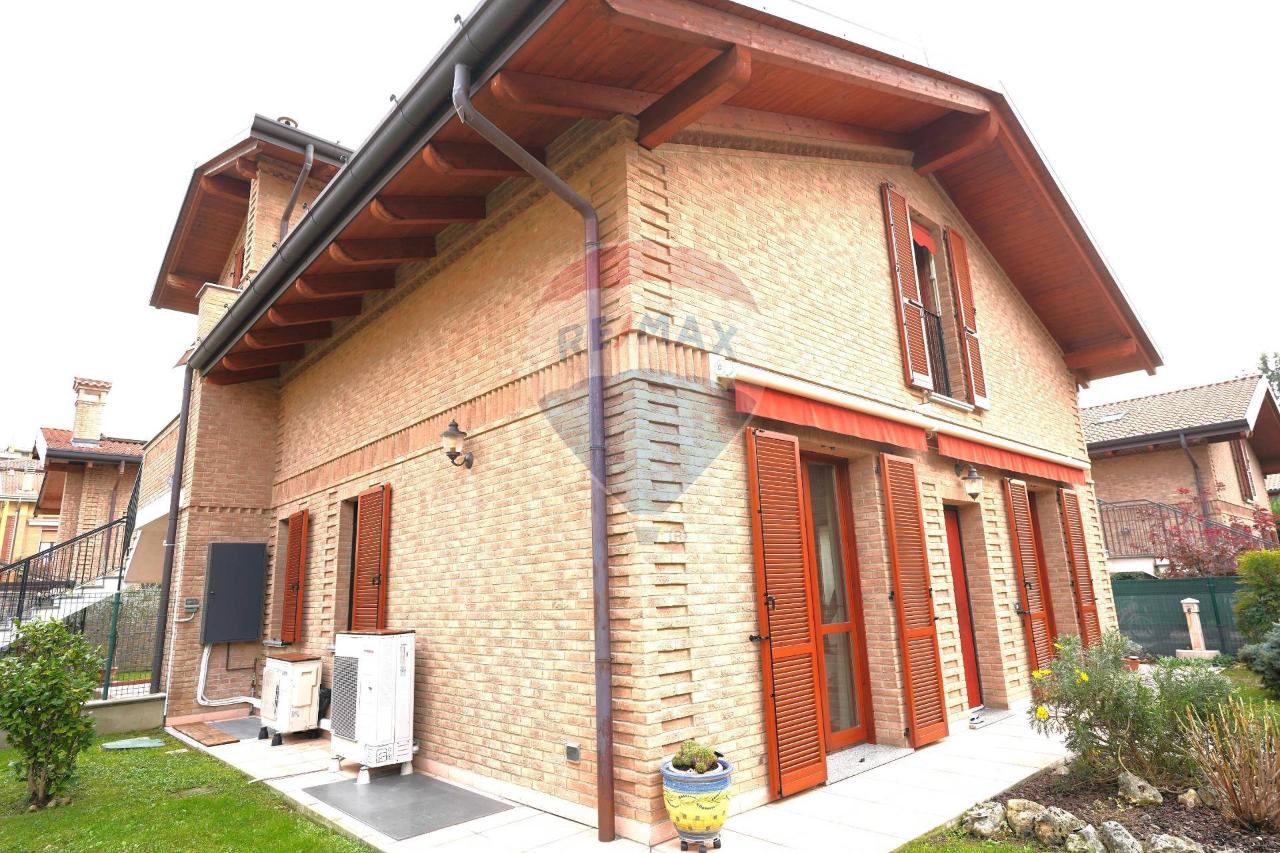 5-Zimmer Haus in Paderno Dugnano, Italy, Nr. 34098