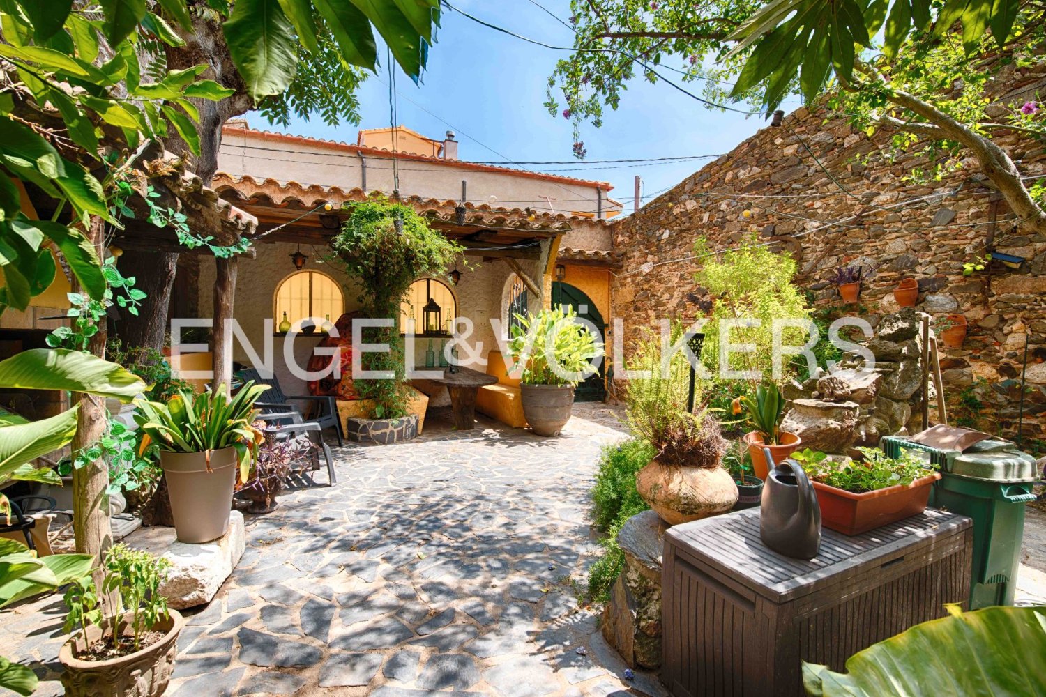 3 غرف نوم منزل في Garriguella, Spain رقم 135298