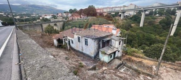 3 bedrooms House in Vila Real, Portugal No. 184324 5