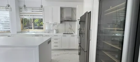 5 chambres Villa à Pyrgos, Cyprus No. 3893 18