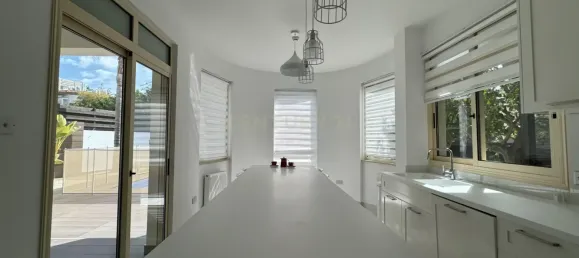 5 chambres Villa à Pyrgos, Cyprus No. 3893 16