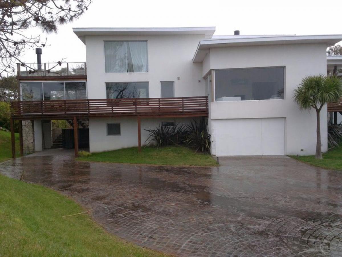 Casa de 6 dormitorios en Mar del Plata, Argentina No. 70228