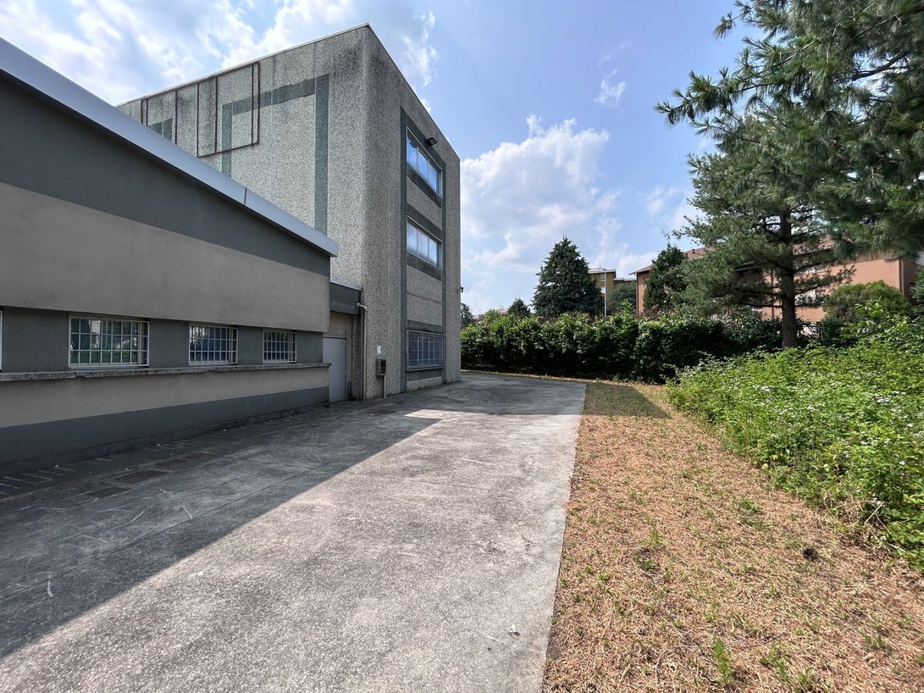 Склад 3687м² в Кавенаго Брианца, Италия № 359792