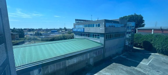 Склад 3687м² в Кавенаго Брианца, Италия № 359792 11