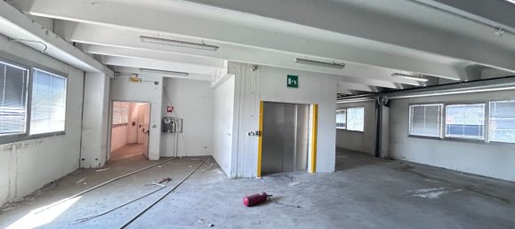 Склад 3687м² в Кавенаго Брианца, Италия № 359792 6