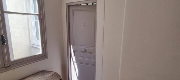 Studio in Paris, France No. 326842 6